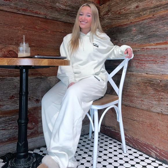 PrettyLittleThing Other - PrettyLittleThing Cream Sweat Set! 🤎